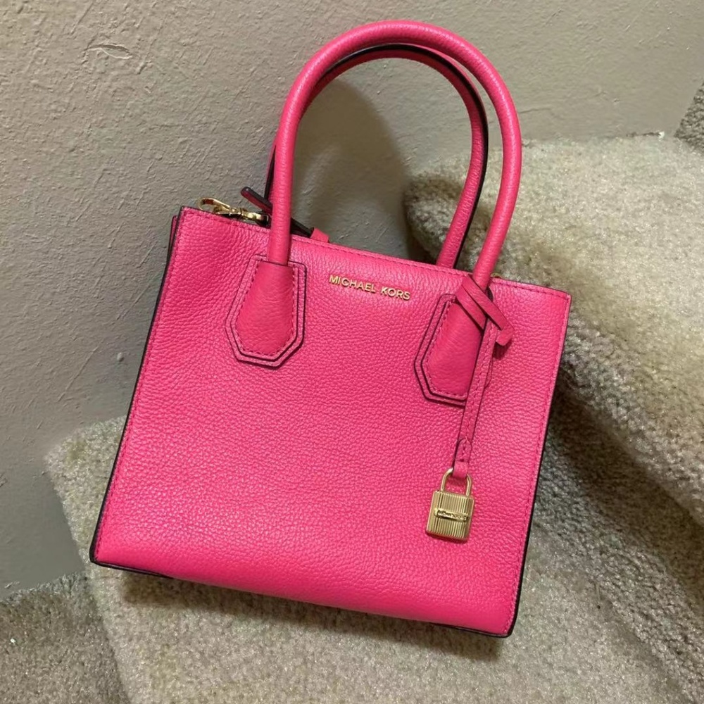 Michael Kors Mercer Medium Messenger Bag